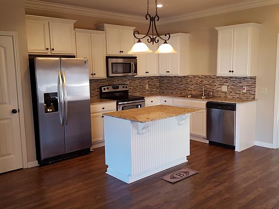 3rd image of 204 Highland View Dr