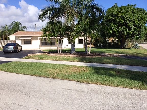 2nd image of 1121 NE 24th Ct