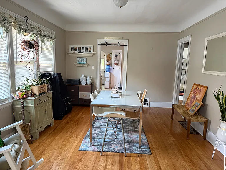 1004 Lakepointe St — Photo 6