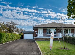 3692 Crabtree Cres, Mississauga, ON L4T 1S6