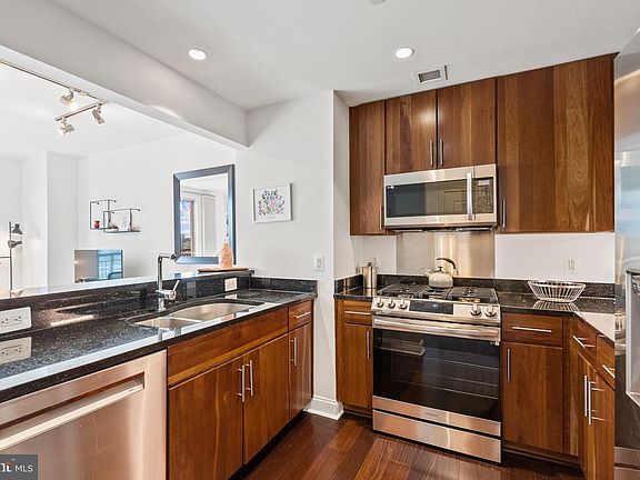 5th image of 2050 Jamieson Ave APT 1310