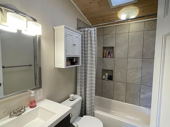 Bathroom upper level