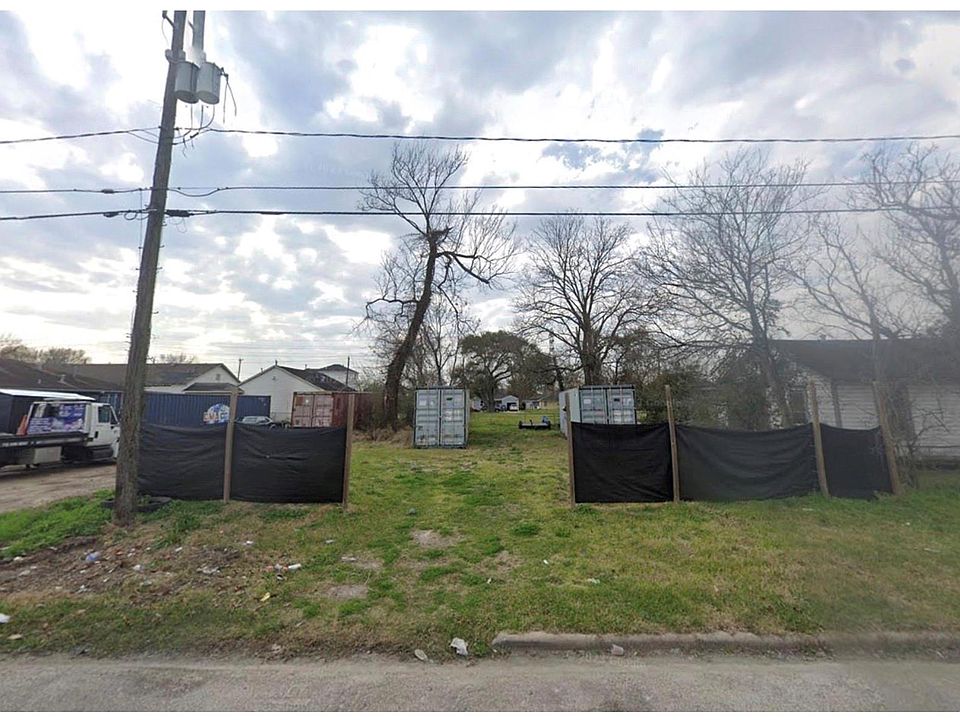 2nd image of 3915 Maury St