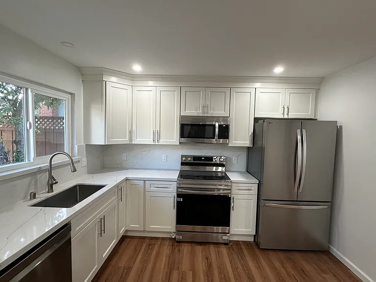 1860 Elkwood Dr — Photo 3