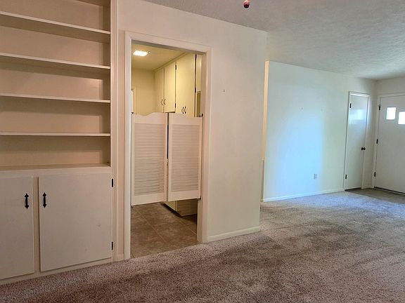 5th image of 210 S Forest Lane