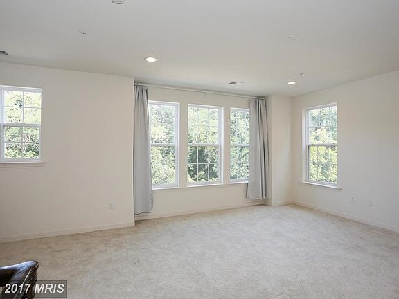 4th image of 727 Cobbler Pl #727