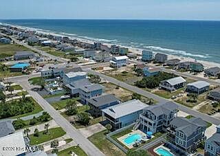 5th image of 116 W Dolphin Drive