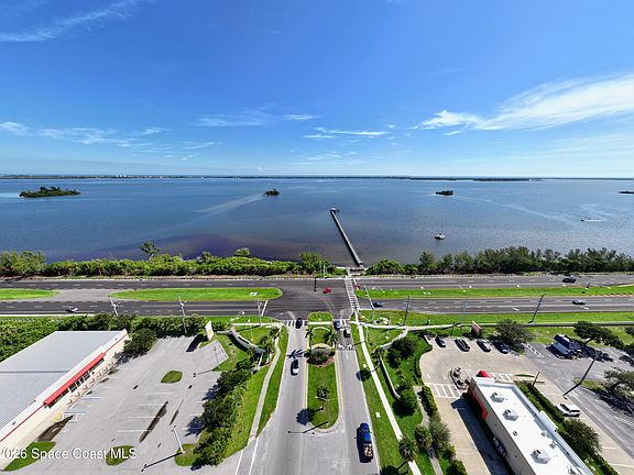 3rd image of 1020 Royal Palm Dr