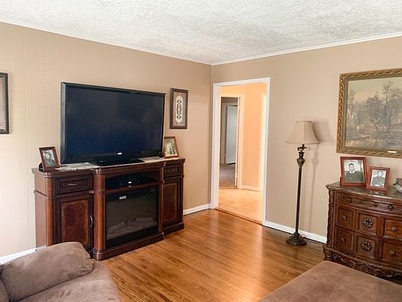 3rd image of 790 Sunset Dr