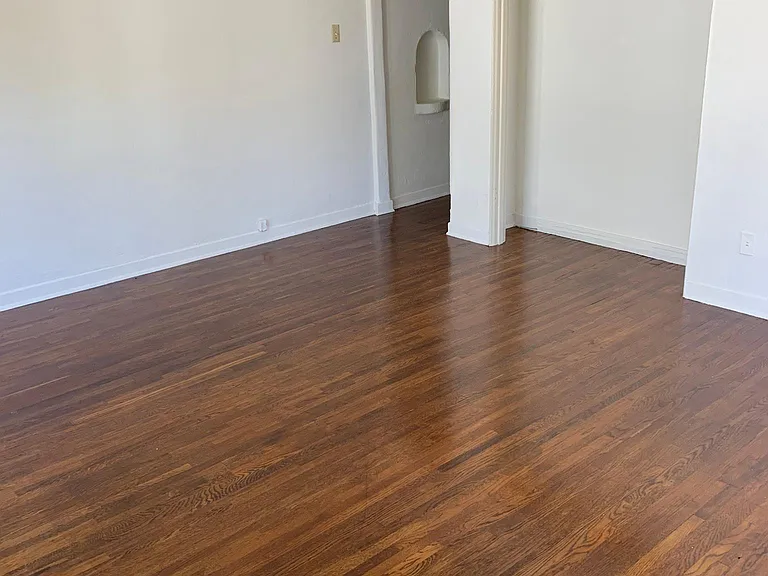 448 N Sierra Bonita Ave #6 — Photo 2