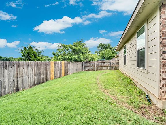 5th image of 3308 Robin Rd