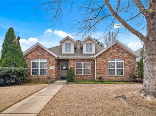 5702 W Stoney Creek Dr, Rogers, AR 72758