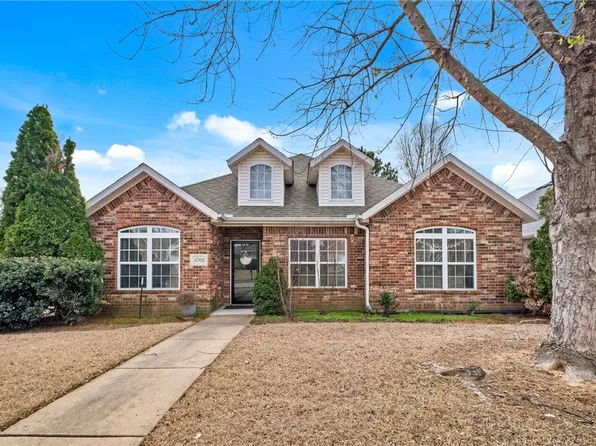 5702 W Stoney Creek Dr, Rogers, AR 72758