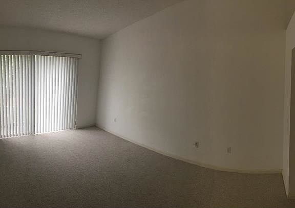 3rd image of 467 SE 20th Dr