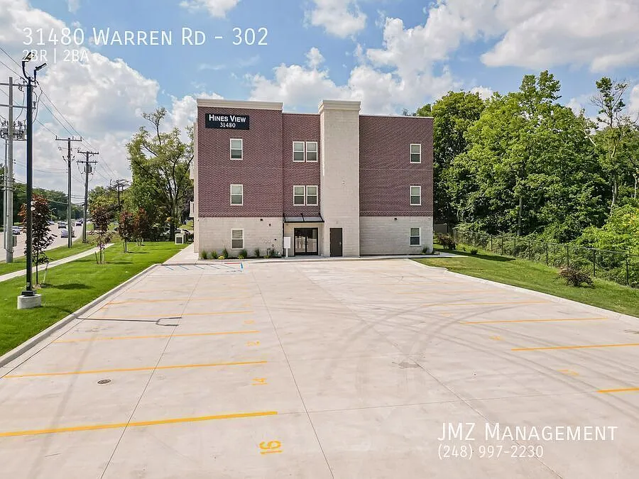 Building Photo - 31480 Warren Rd #302