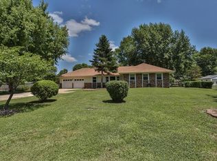 3500 SW Liggett Rd, Blue Springs, MO 64015
