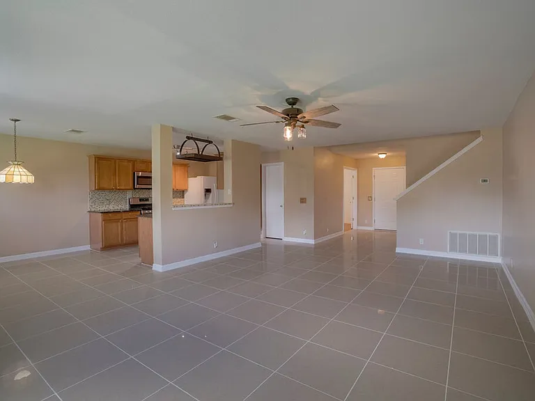 918 Estate Dr — Photo 7