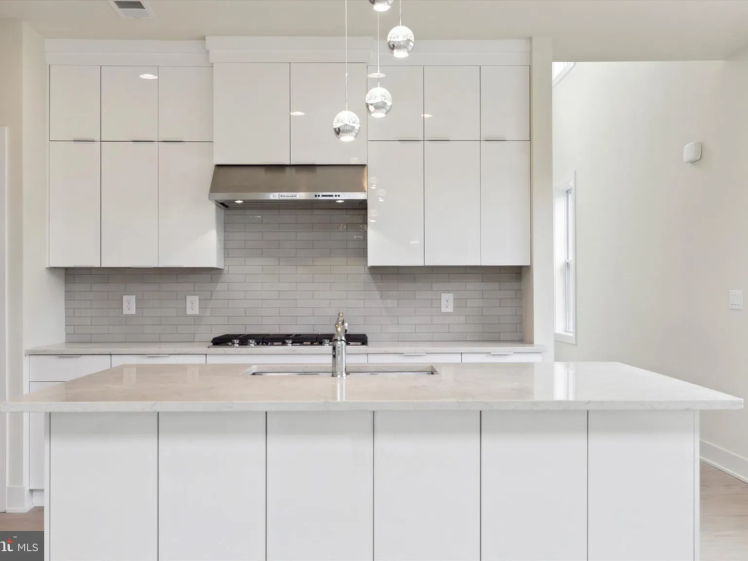 3 bed, 4.0 bath, 3456 sqft, $6,000 — Photo 3