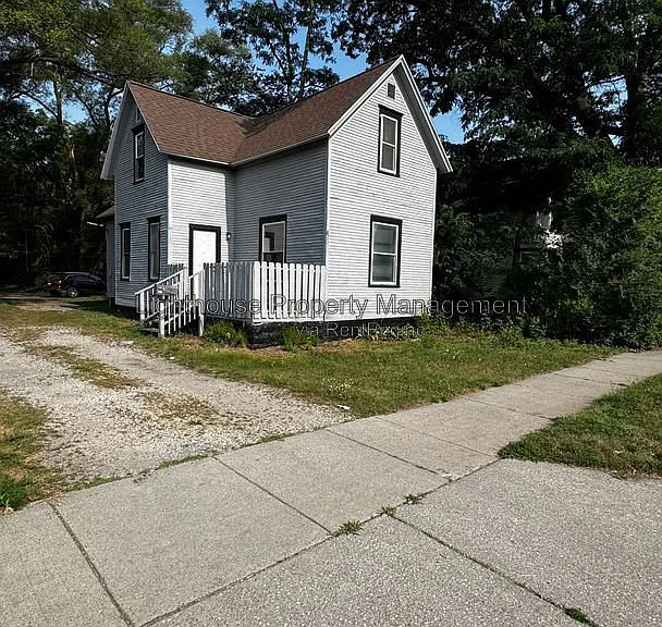 871 Wood St — Photo 2