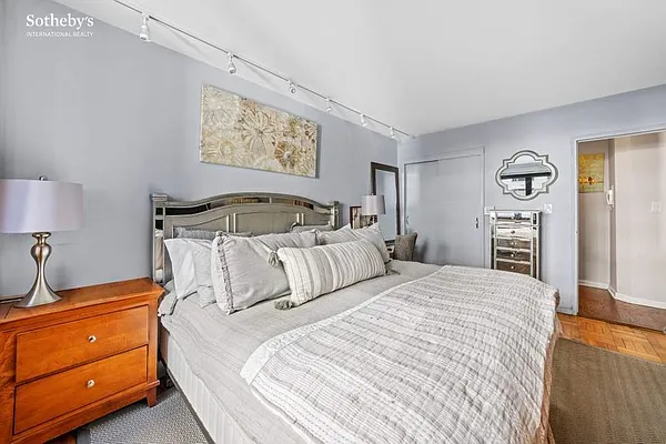 Sold by Sotheby's International Realty | media 11