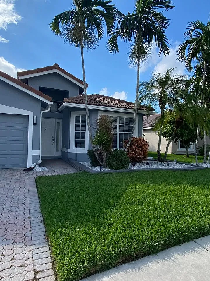 3 bed, 1718 sqft, $3,700 — Photo 2