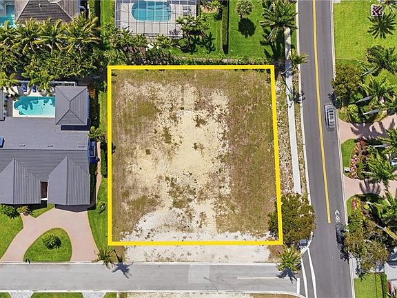 4th image of 504 Parkwood LN