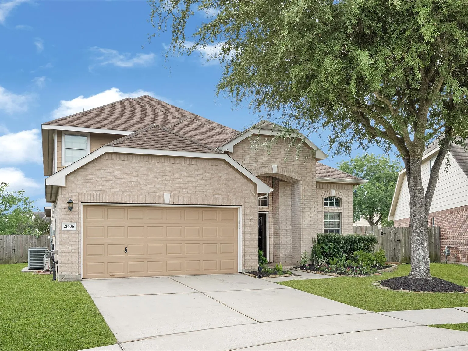 4 bed, 3.5 bath, 2942 sqft, $3,000 — Photo 3