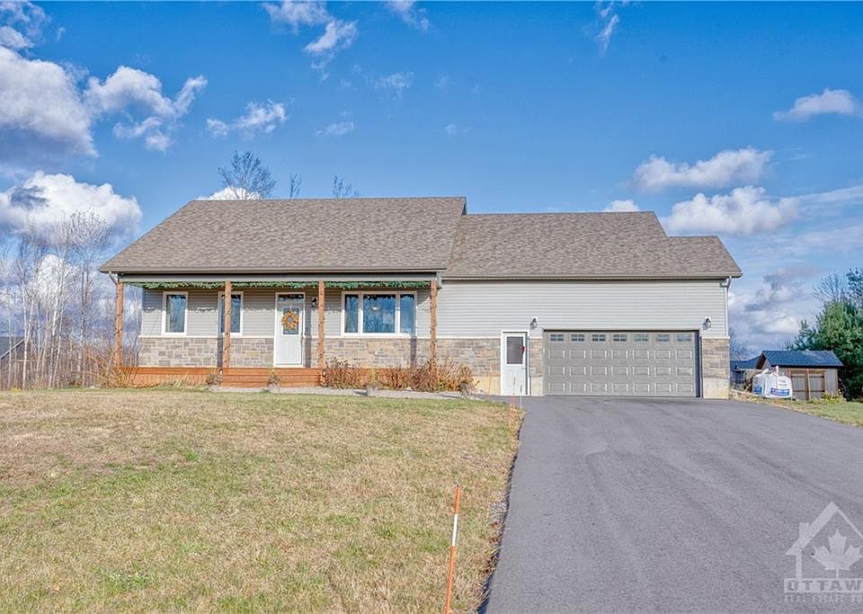 1st image of 107 Stirling Cres