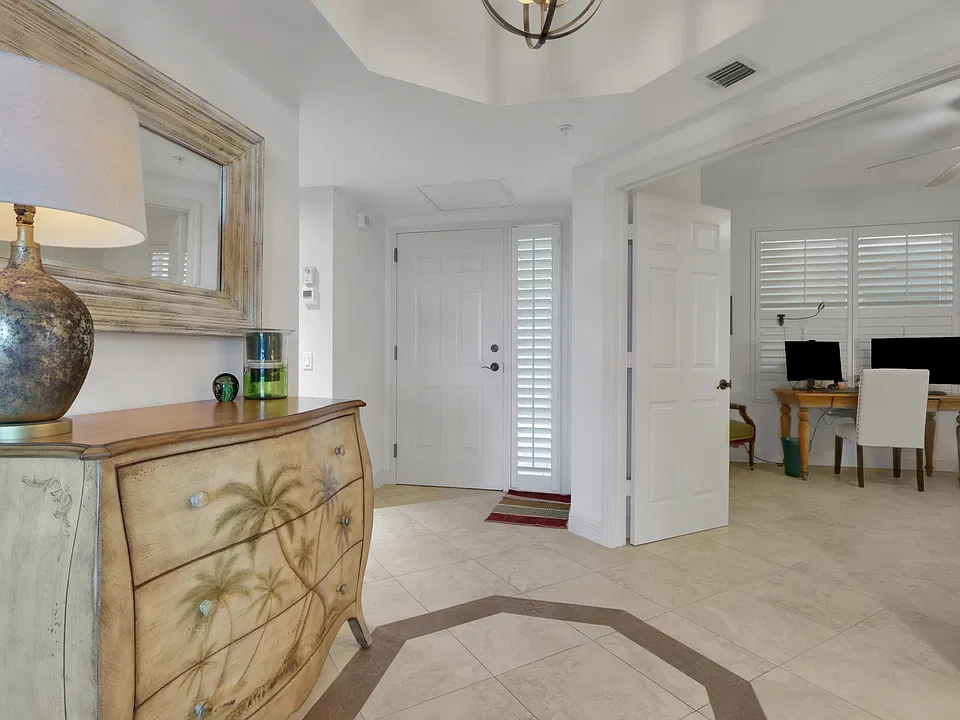 430 Cove Tower Dr #1303