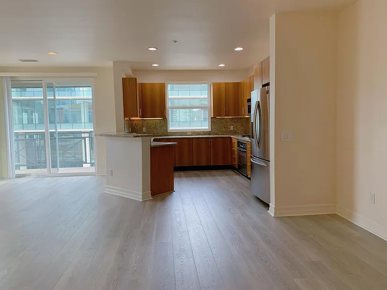 550 Park Blvd #2407 — Photo 1