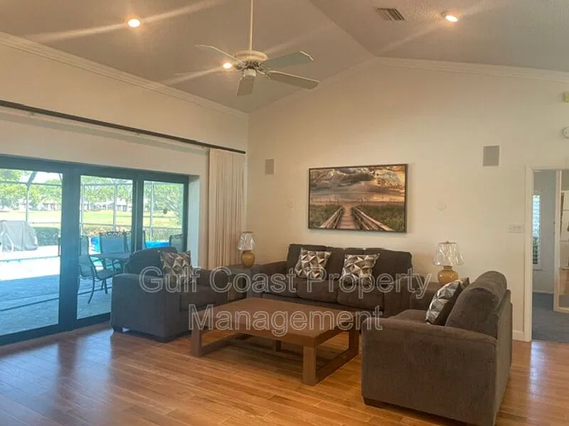 3 bed, 3.0 bath, 2709 sqft, $4,500 — Photo 2