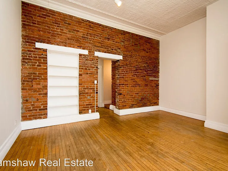 202 W Columbia Ave — Photo 3