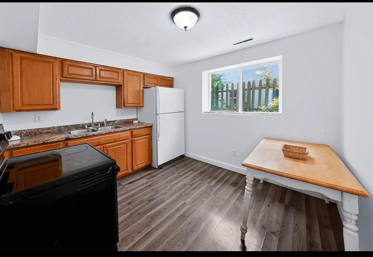 2 bed, 745 sqft, $1,600 — Photo 4