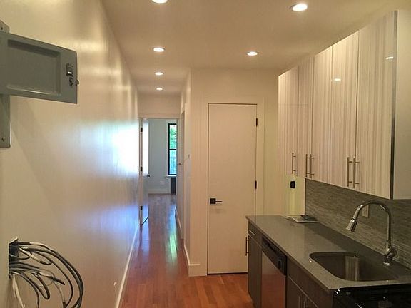 3rd image of 375 Sumpter St APT 1R