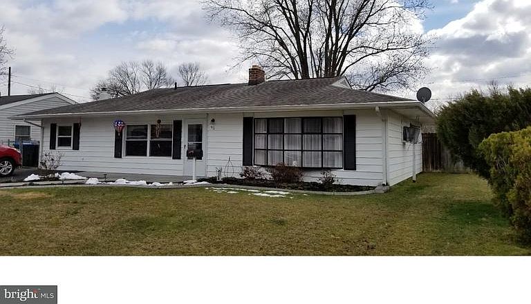 1st image of 92 Chaucer Dr