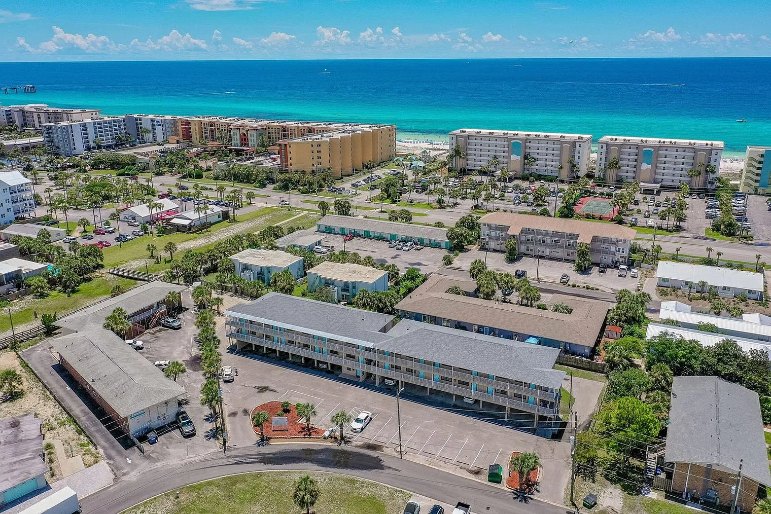 1 bed, 1.0 bath, 6200 sqft, $1,572 — Photo 4