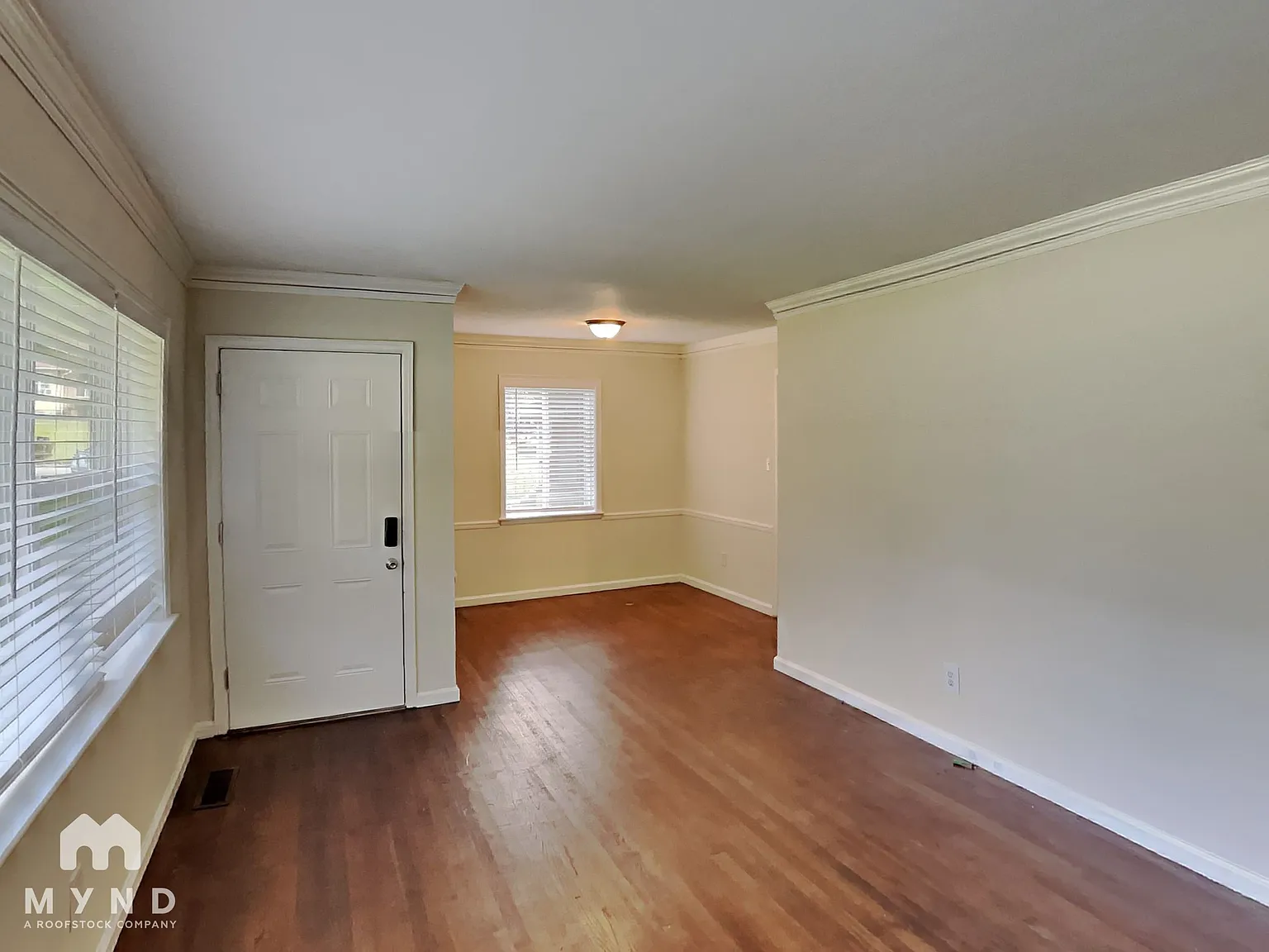 3 bed, 1.0 bath, 1048 sqft, $1,645 — Photo 2