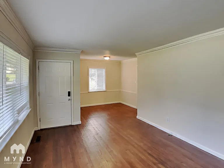 742 Quaker St SW — Photo 2