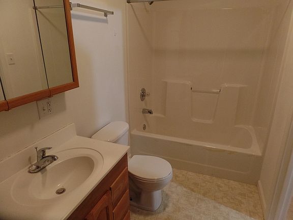 4th image of 5505 N Clinton St #5505