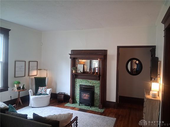 3rd image of 719 N Cherry St