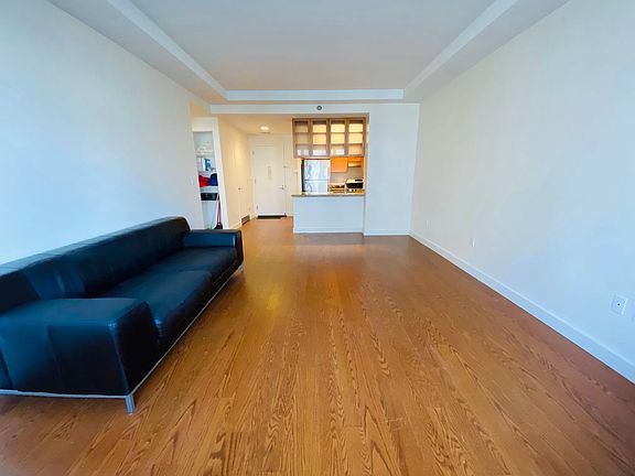3rd image of 40-22 College Point Blvd Unit 10G