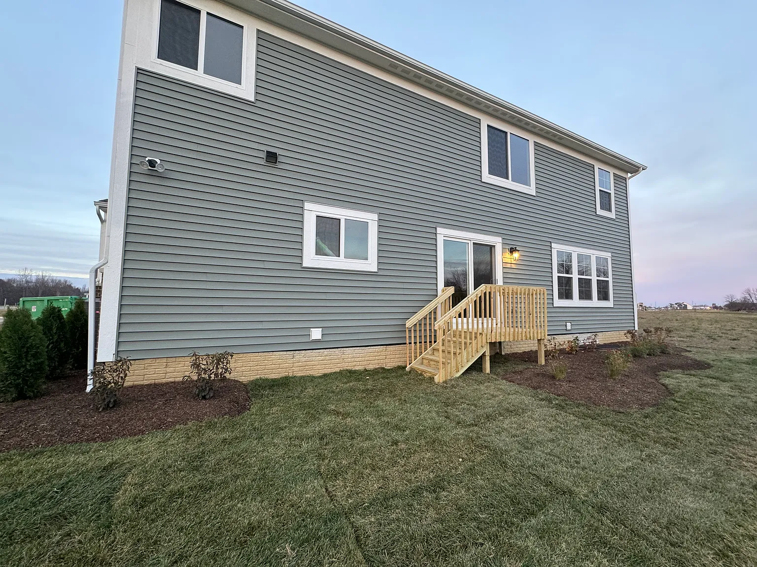 4 bed, 2.5 bath, 3200 sqft, $3,500 — Photo 2