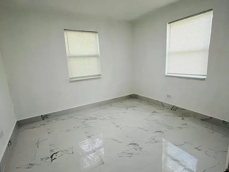 525 NW 22nd Ave — Photo 16