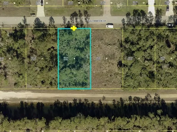 483 Willowbrook Dr, Lehigh Acres, FL 33972