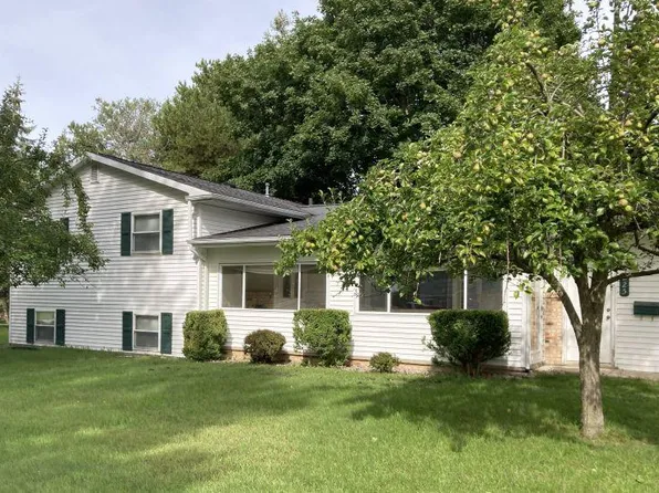 225 Weitzel Dr, Bad Axe, MI 48413