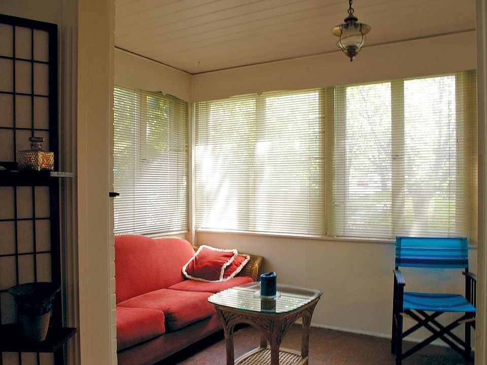Indoor porch