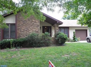 39 Stratford Ln, Mount Laurel, NJ 08054