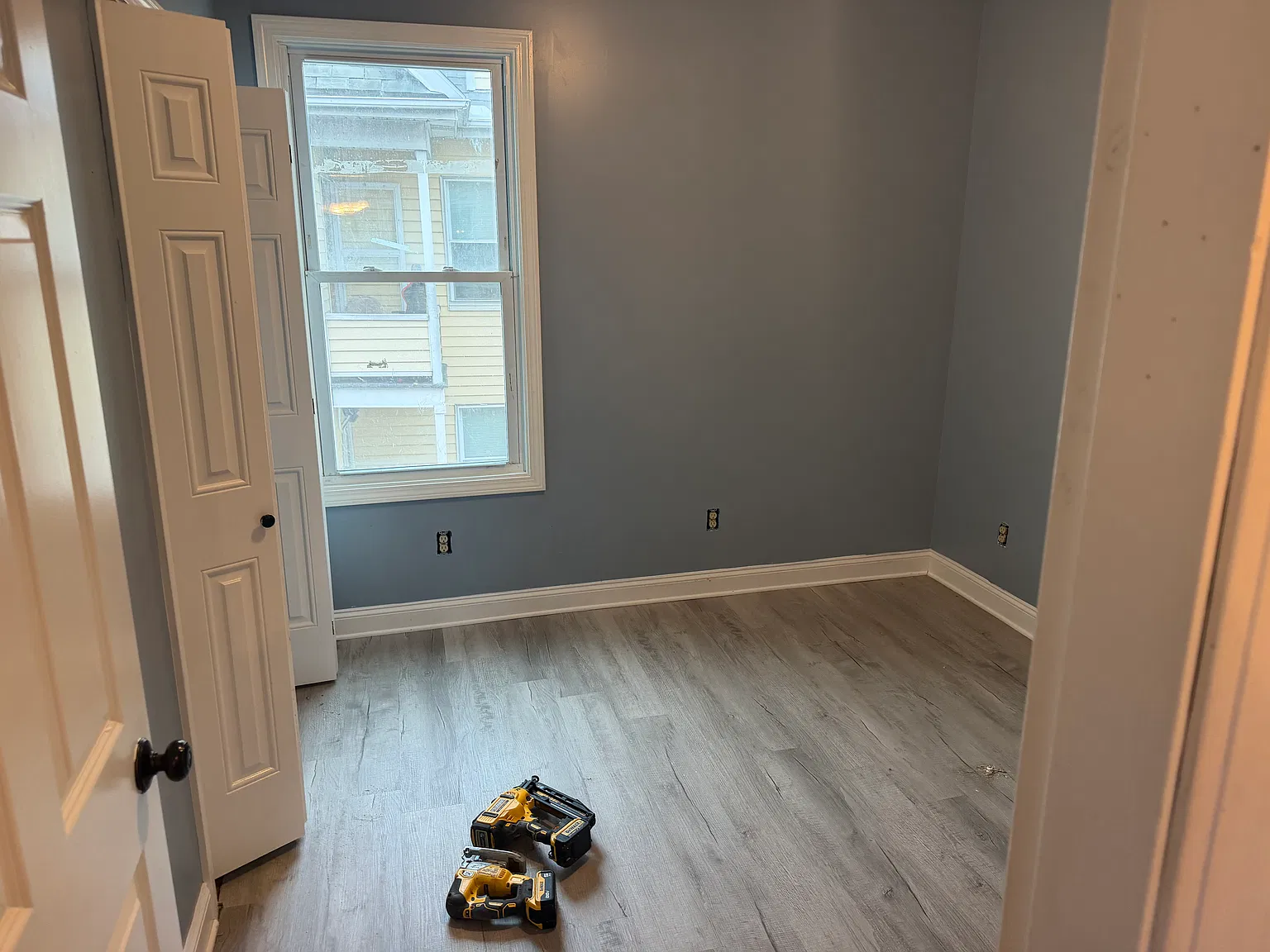 3 bed, 1100 sqft, $2,200 — Photo 3