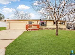 2105 E Sylvan Cir, Brandon, SD 57005