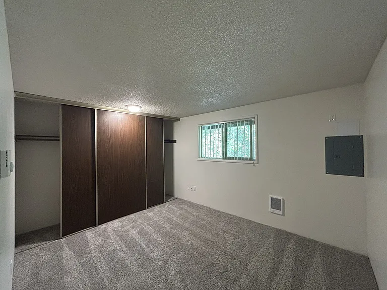 Eagle Pointe Apartments — Photo 22